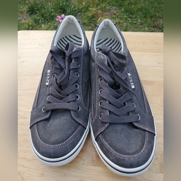TAOS Women's Size 7 Gray Moc Star Sneaker Indigo Distressed Canvas GUC. - Picture 3 of 12